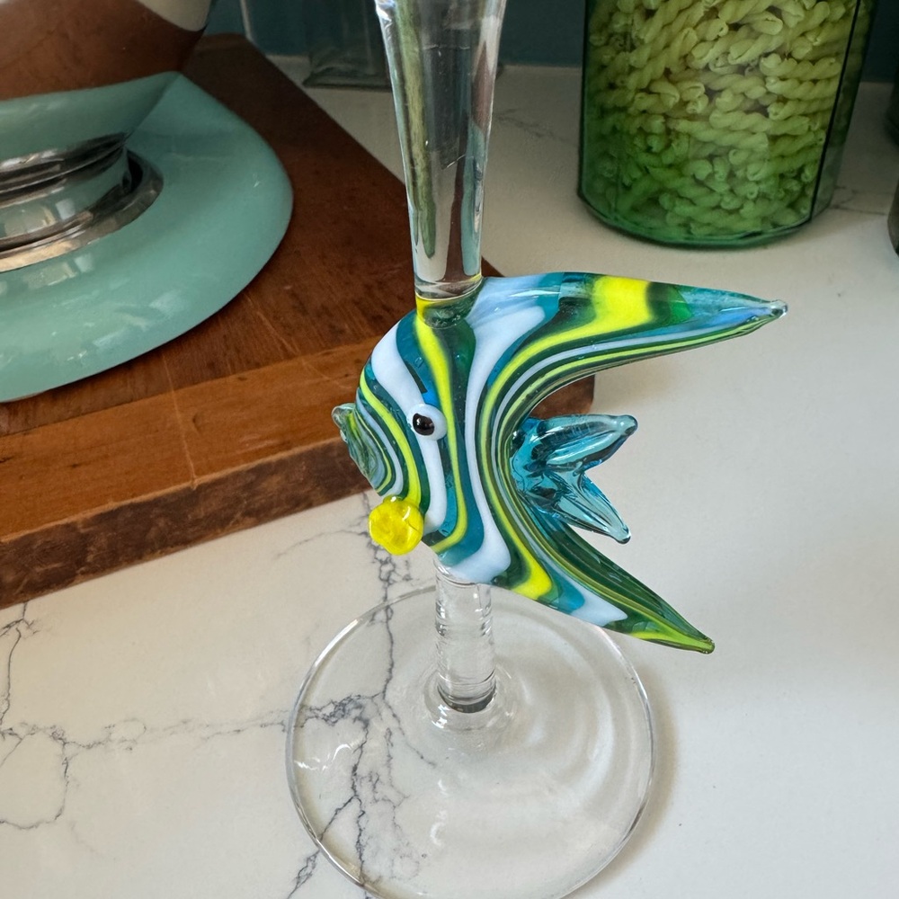 Handcrafted Murano Style Fish Stem Wine Glass - Picture 2 of 2